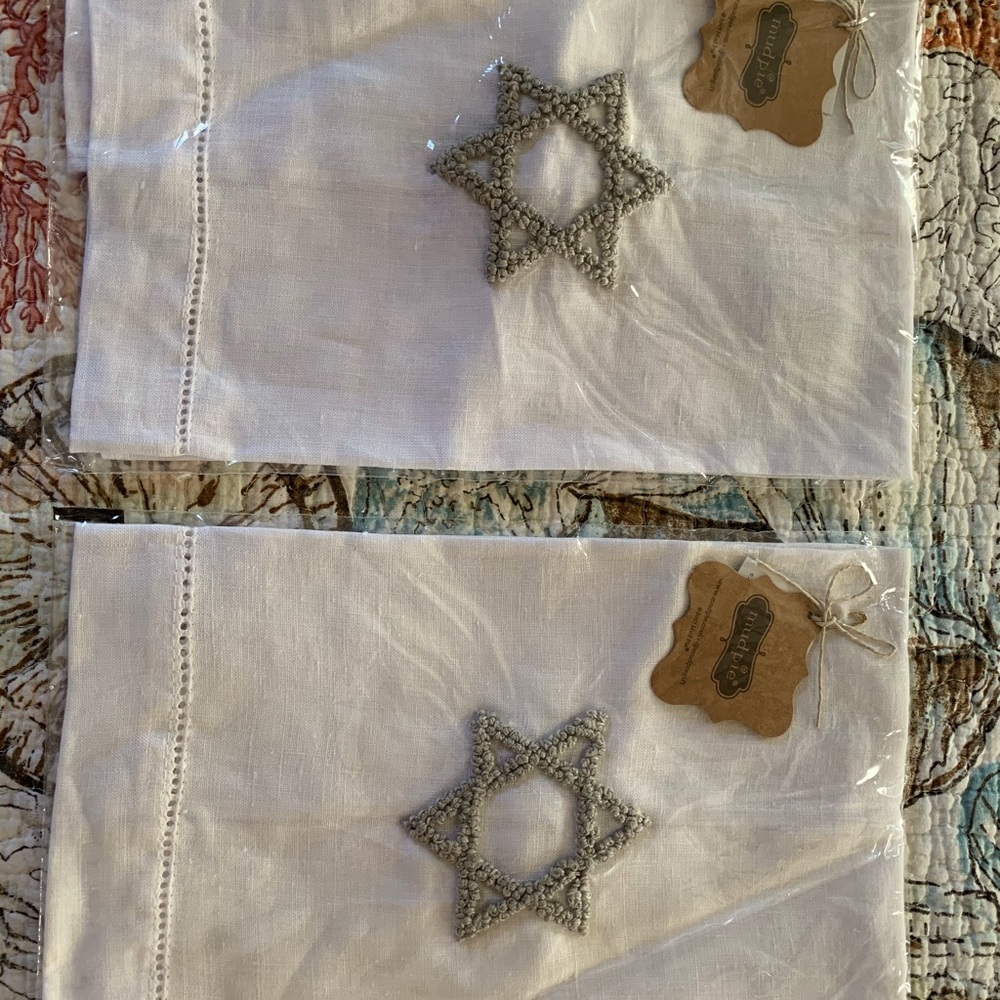 Mud Pie French Knot towels